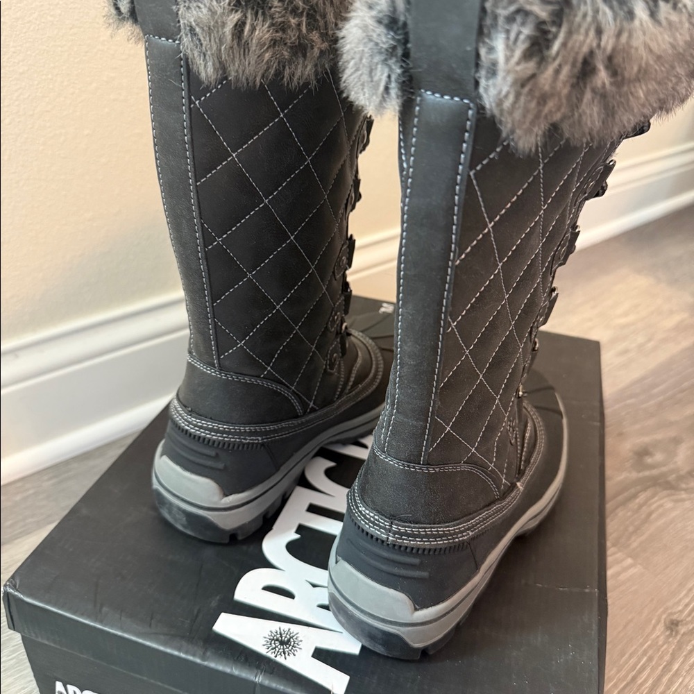 Snow boots - Picture 3 of 3